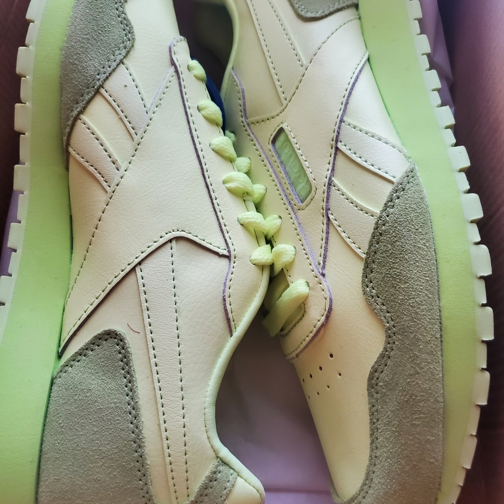 Reebok Sneakers